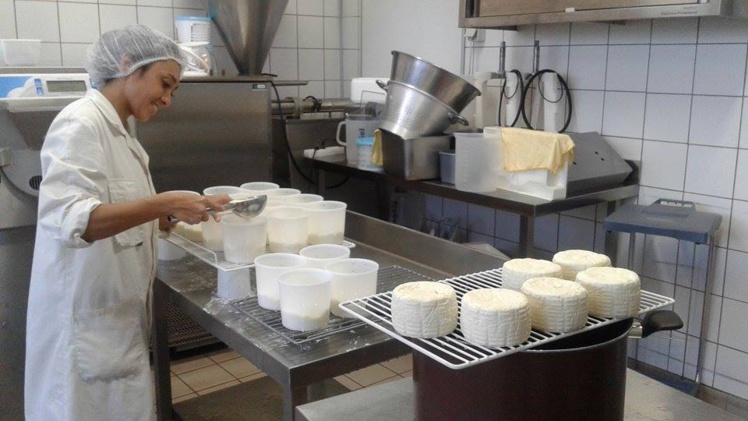 La fromagère de Tahiti en fait tout un fromage La fromagère de Tahiti en fait tout un fromage