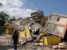 Puissant séisme en Indonésie: près de 100 morts Puissant séisme en Indonésie: près de 100 morts