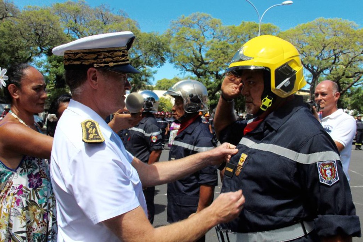 Les pompiers fêtent la Sainte-Barbe place Tarahoi