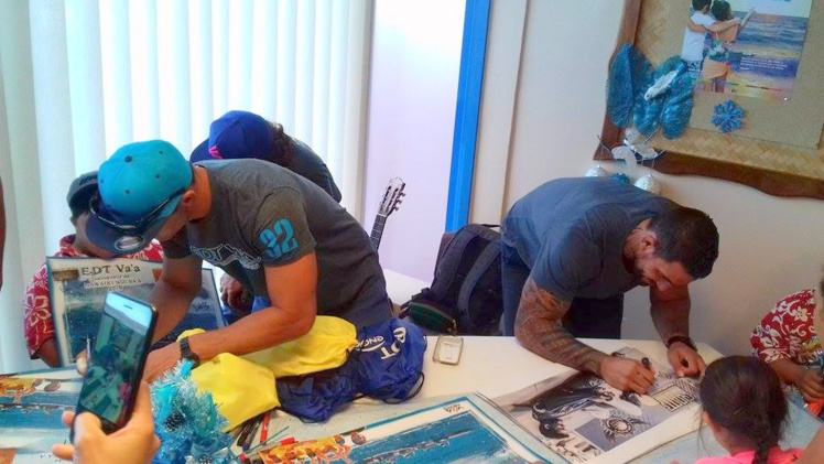 Un Noël avec les champions pour les enfants du centre éducatif de Papa nui Un Noël avec les champions pour les enfants du centre éducatif de Papa nui