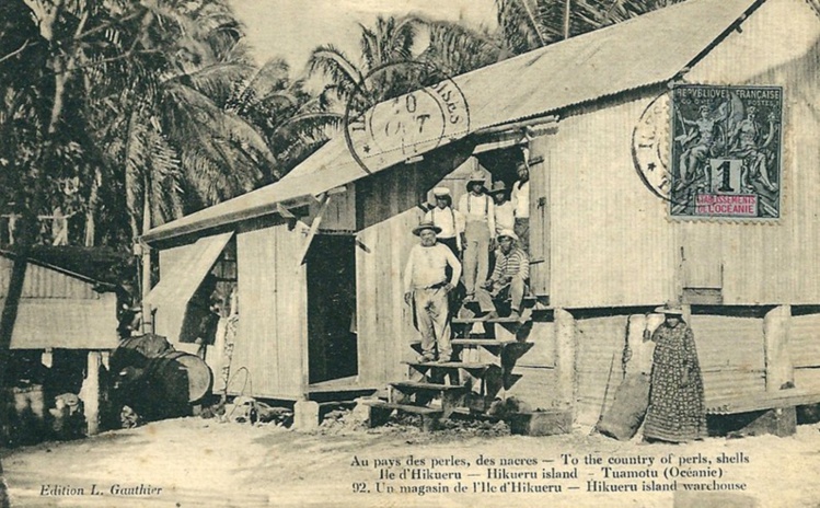 Un magasin de île de Hikueru, au pays des perles, des nacres en 1912. Photo Lucien Gauthier.