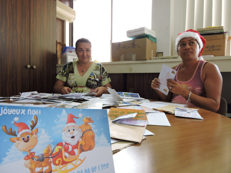 Parmi les lettres, on trouve celles d'enfants mais aussi de collectionneurs. Parmi les lettres, on trouve celles d'enfants mais aussi de collectionneurs.