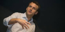 Macron veut sortir de la "relation perverse" hexagone/outremer Macron veut sortir de la "relation perverse" hexagone/outremer