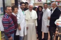 Le pape François s'échappe du Vatican pour s'acheter des chaussures Le pape François s'échappe du Vatican pour s'acheter des chaussures