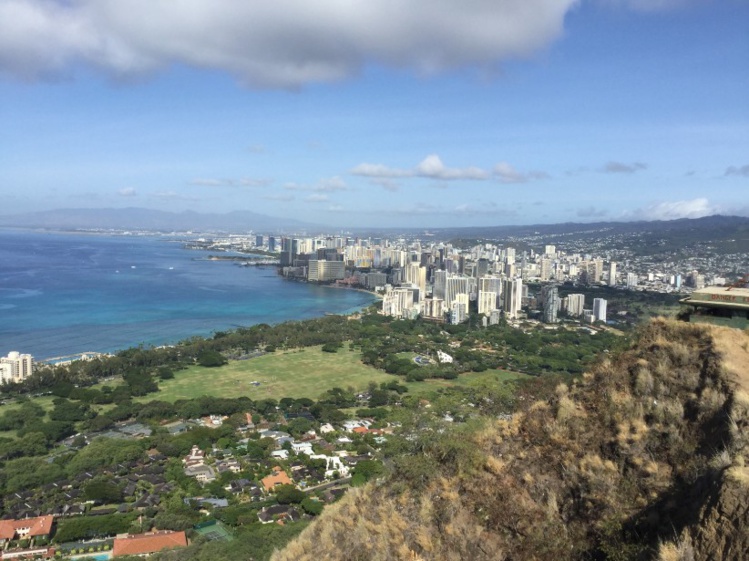 Une vue générale du quartier de Waikiki, vu depuis le sommet du volcan Diamond Head. Une vue générale du quartier de Waikiki, vu depuis le sommet du volcan Diamond Head.