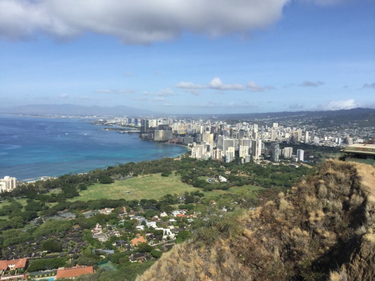 Une vue générale du quartier de Waikiki, vu depuis le sommet du volcan Diamond Head.
