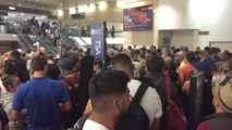 La pluie et un bond du trafic créent le chaos à l'aéroport de Los Angeles La pluie et un bond du trafic créent le chaos à l'aéroport de Los Angeles