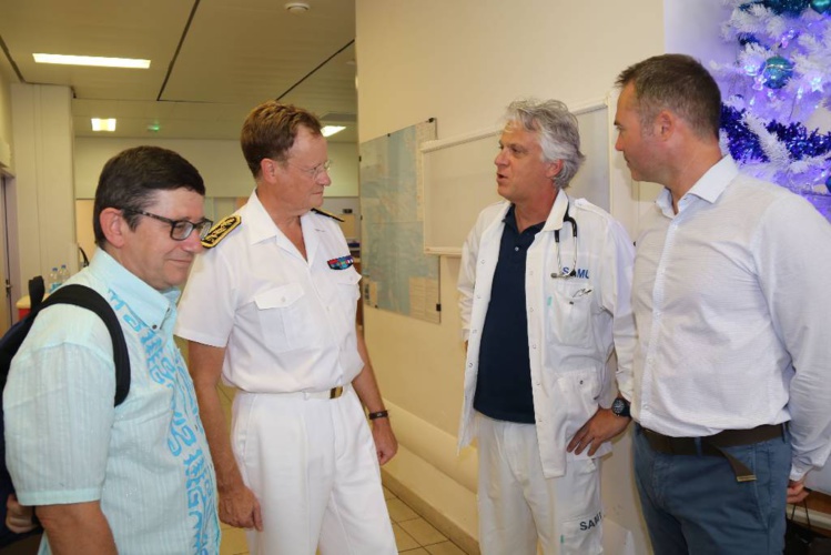 Le Haut-commissaire a visité les services de secours travaillant le soir de la Saint-Sylvestre Le Haut-commissaire a visité les services de secours travaillant le soir de la Saint-Sylvestre