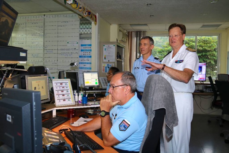 Le Haut-commissaire a visité les services de secours travaillant le soir de la Saint-Sylvestre Le Haut-commissaire a visité les services de secours travaillant le soir de la Saint-Sylvestre