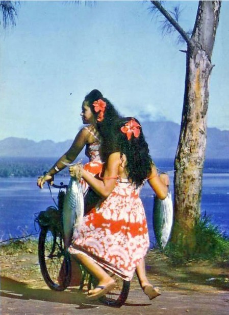 Tahiti, au détour de la route vers 1960. photo Marc Labaysse.