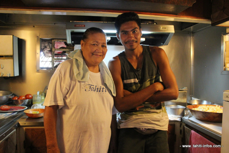 Mamie et son petit-fils. Mamie et son petit-fils.