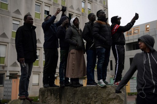Migrants à Paris: MSF dénonce "harcèlement" et "violences policières"