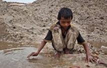 En Indonésie, ils risquent leur vie pour l'étain des smartphones