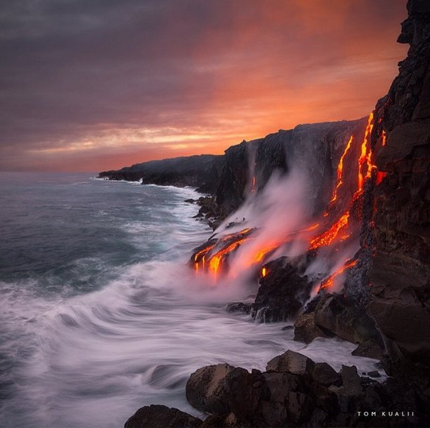 Hawaï: Le volcan crache sa lave directement dans l'océan (Vidéo)