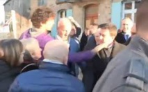 Un jeune homme gifle Manuel Valls à Lamballe