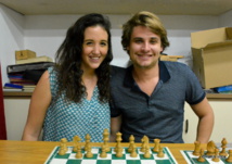 Deux maîtres d'échecs à la rencontre des jeunes joueurs