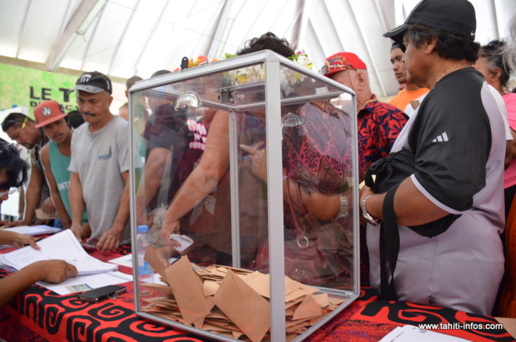 Le premier tour de la primaire à gauche est organisée samedi dans 4 bureaux de vote à Tahiti et Moorea. (Photo : bureau de Mataiea au premier tour de la primaire à droite, le 19 novembre 2016).
