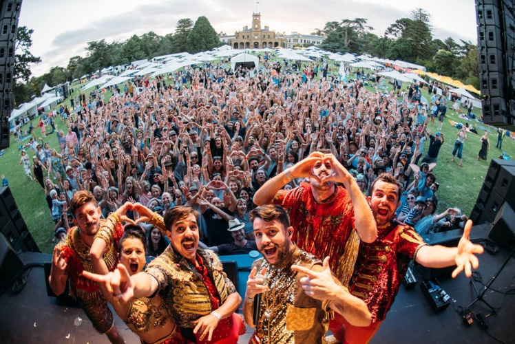 Deux concerts seront organisés à Tahiti et Moorea, de quoi satisfaire tous les moustachus et les autres ! Deux concerts seront organisés à Tahiti et Moorea, de quoi satisfaire tous les moustachus et les autres !