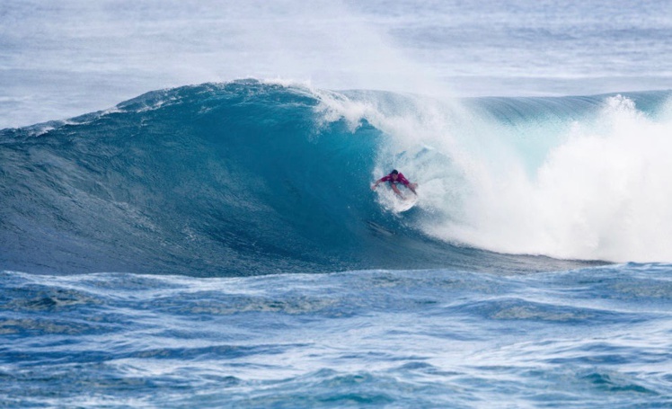 On avait l'habitude de voir Taumata tuber en frontside... © WSL Keoki Saguibo On avait l'habitude de voir Taumata tuber en frontside... © WSL Keoki Saguibo