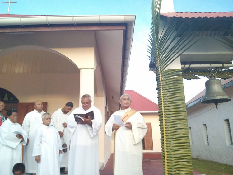 La bénédiction de la cloche. La bénédiction de la cloche.