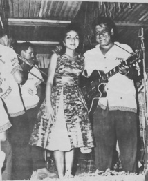 John Gobrait et Mila Aitamai, au Quinn's Tahitian Hut. John Gobrait et Mila Aitamai, au Quinn's Tahitian Hut.