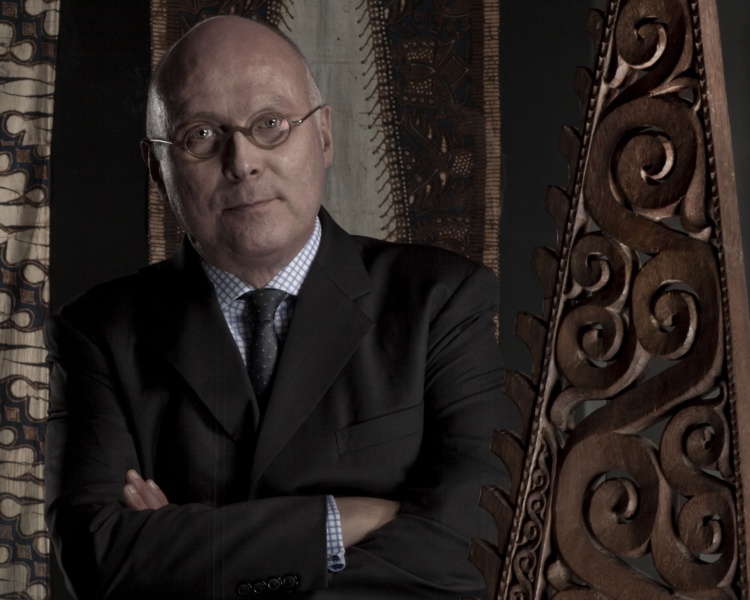 Fin connaisseur de l'Océanie, Stéphane Martin œuvre dans l’univers culturel depuis 1989. Fin connaisseur de l'Océanie, Stéphane Martin œuvre dans l’univers culturel depuis 1989.