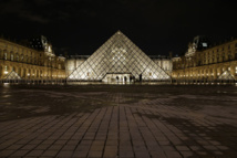 Les enquêteurs continuent de fouiller dans le passé de l'assaillant du Louvre