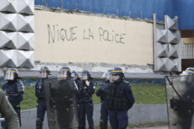 Aulnay-sous-Bois : troisième nuit d'incidents, Hollande tente d'apaiser les esprits