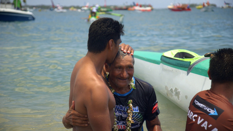 Tavi Pirifonia, 72 ans, n'a pas encore raccroché sa rame ! Tavi Pirifonia, 72 ans, n'a pas encore raccroché sa rame !
