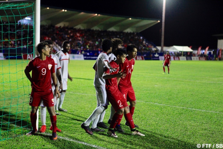 Juste avant le but de Kalani, cela se bouscule devant le but