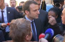 Colonisation: Macron accueilli par des manifestants pieds-noirs à Carpentras