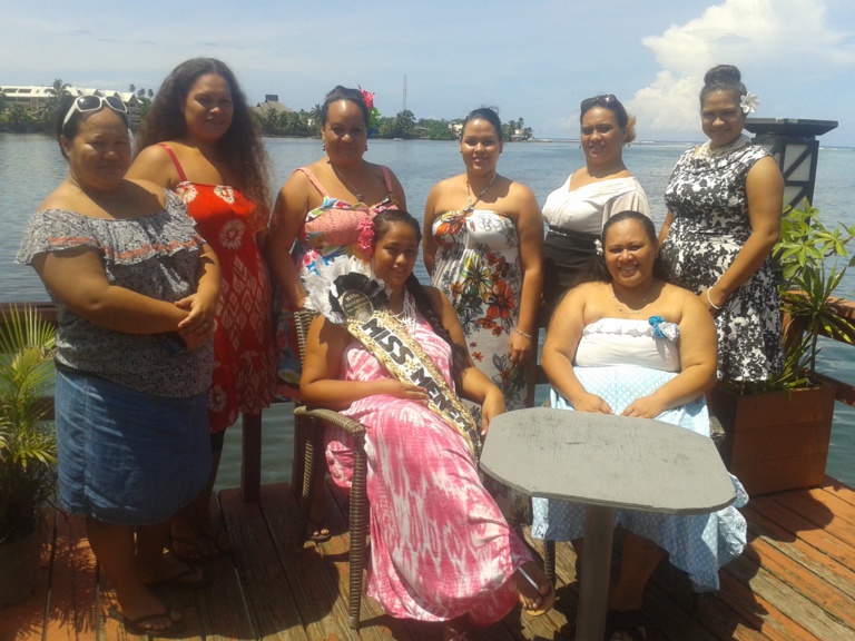 Les premières candidates inscrites autour de Heitiare, Miss Menemene 2016. Les premières candidates inscrites autour de Heitiare, Miss Menemene 2016.