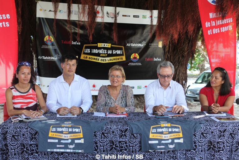 Cécile Tiatia, Anthony Pheu, Natalie Montelle, Gerald Purfer et Tahia Teikikaine