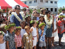 Les enfants de Manihi ont chanté l'hymne français et l'hymne polynésien devant la ministre des Outre-mer.