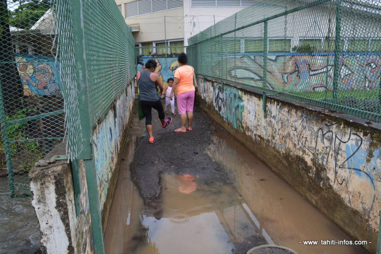 Faa'a : la rivière Piafau déborde, la colère des parents d'élèves monte