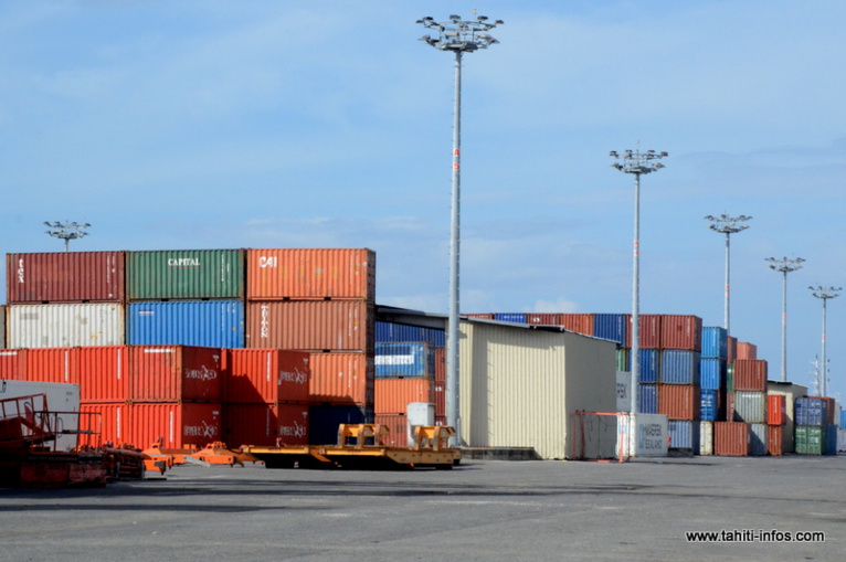 Deux conteneurs sous étroite surveillance à Motu Uta