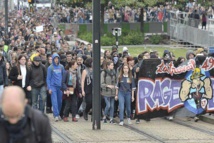 Plus de 2.000 manifestants défilent à Nantes contre la venue de Marine Le Pen Plus de 2.000 manifestants défilent à Nantes contre la venue de Marine Le Pen