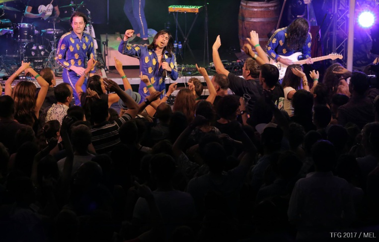 Durant trois soirées, les artistes, comme ici Naive New Beaters, ont été proches du public. Durant trois soirées, les artistes, comme ici Naive New Beaters, ont été proches du public.