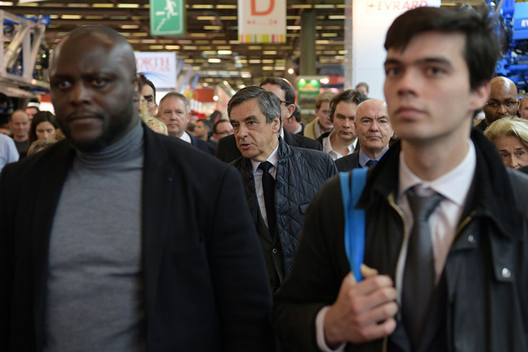 Nouveau rebondissement: Fillon annule sa visite au Salon de l'agriculture, avant de s'exprimer Nouveau rebondissement: Fillon annule sa visite au Salon de l'agriculture, avant de s'exprimer