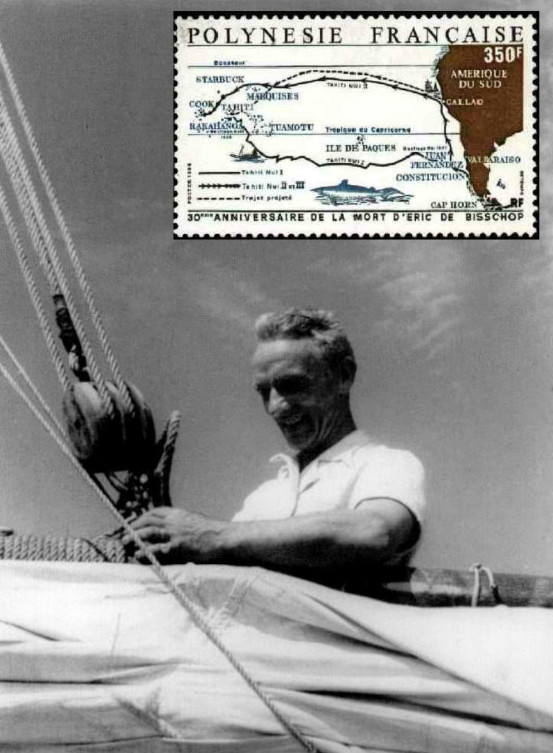 La Polynésie française, en 1988, a honoré le trentième anniversaire de la mort d’Eric de Bisschop avec ce timbre représentant le voyage aller du “Tahiti Nui I” et le voyage fatal, au retour, du “Tahiti Nui II”.