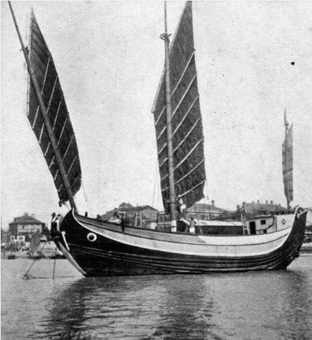 Le “Fou Po I”, premier bateau et premières expériences de navigation en Asie du Sud-Est et en Chine. La jonque se fracassa sur les côtes de Taïwan.
