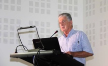 Jacques Raynal présente la politique de santé aux élèves du Taaone Jacques Raynal présente la politique de santé aux élèves du Taaone