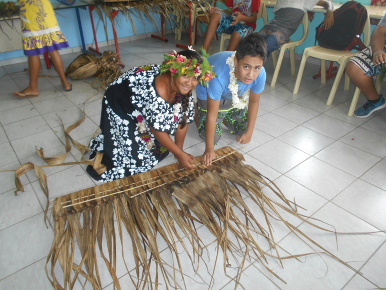 Les collégiens originaires de Mai'ao ont démontré leurs savoir-faire dans le tressage de pandanus. Les collégiens originaires de Mai'ao ont démontré leurs savoir-faire dans le tressage de pandanus.