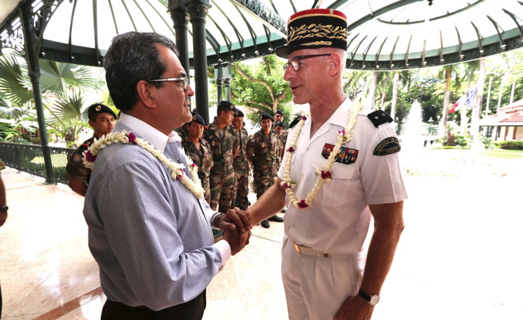 Edouard Fritch reçoit le général commandant le SMA 