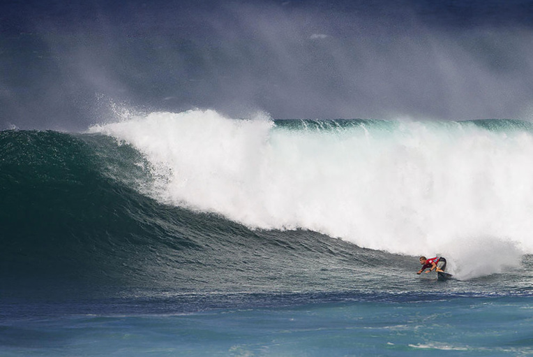 Surf: le miraculé Fanning reprend la compétition