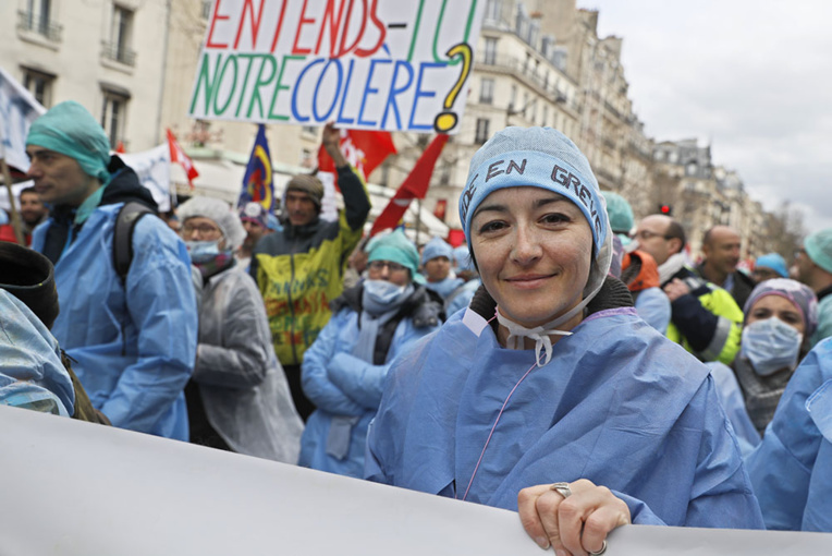 Hospitaliers et travailleurs sociaux en tête d'une journée d'action dans le service public