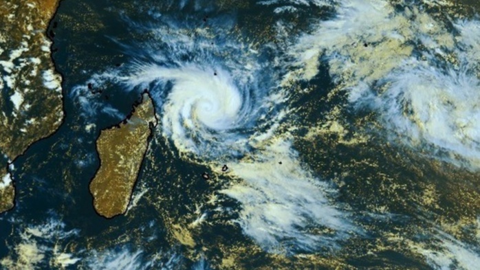 Le cyclone Enawo frappe Madagascar avec des rafales à 290 km/h