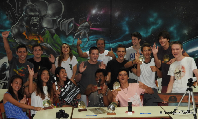 Les élèves de l'atelier LPG Prod's du lycée Paul Gauguin, fiers de poser devant leur nombreux prix. Les élèves de l'atelier LPG Prod's du lycée Paul Gauguin, fiers de poser devant leur nombreux prix.