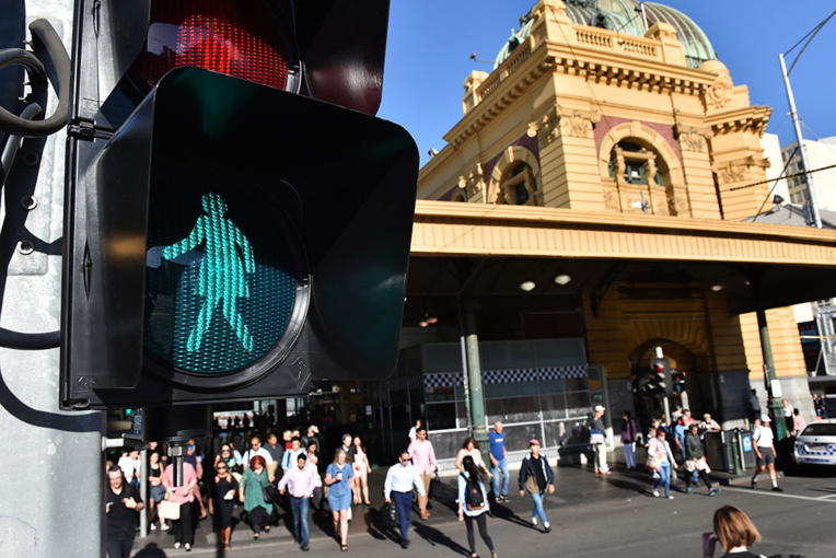 Australie: des personnages féminins aux feux rouge font jaser Australie: des personnages féminins aux feux rouge font jaser