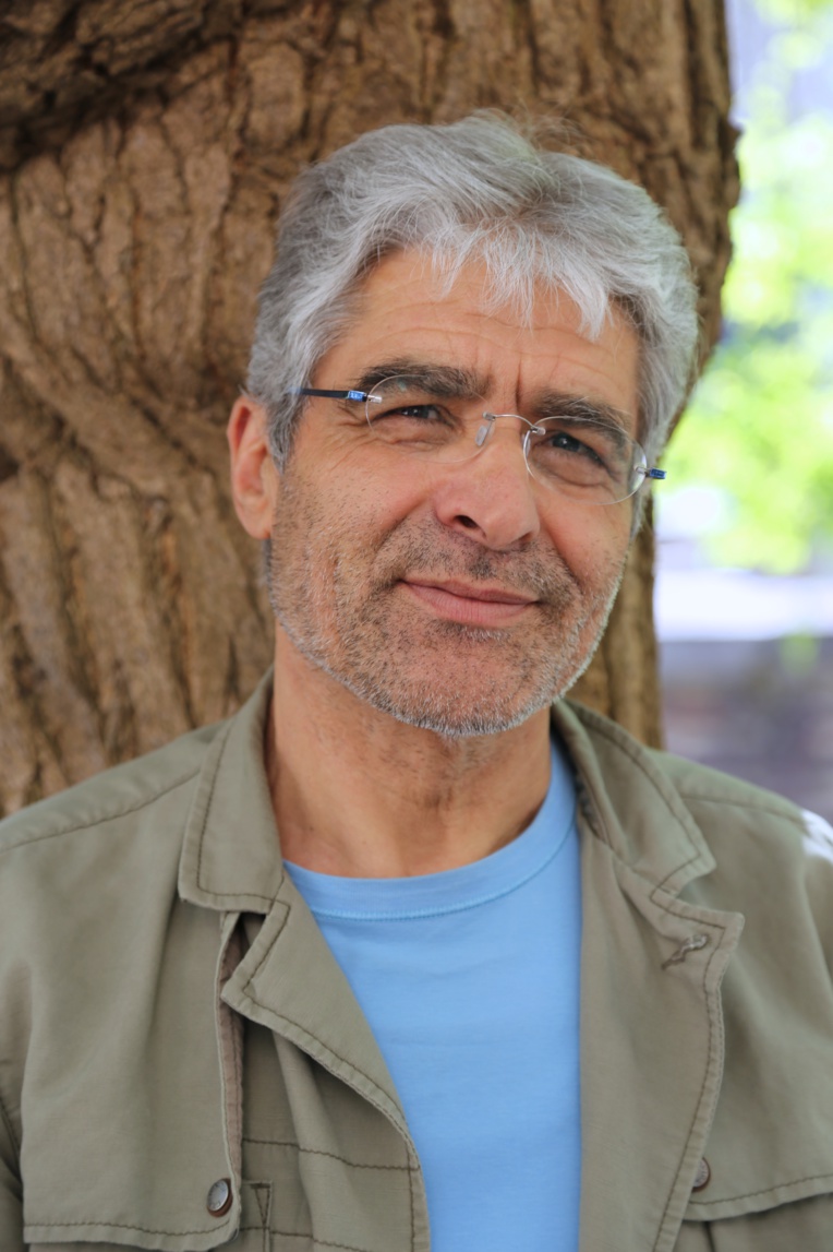 Avec "Bons baisers de Moruroa", Larbi Benchiha jette un nouveau pavé dans le lagon !